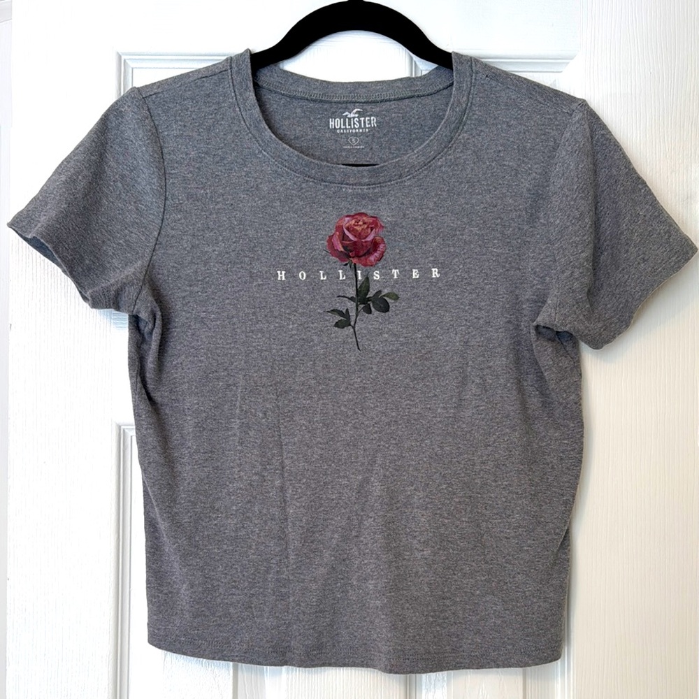 💜 Hollister Rose Crop Tee